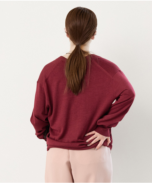 IENA(イエナ)の「ウォッシャブルウールシルク Vネックプルオーバー(ニット/セーター・レディース・チャコールグレー/キャメル/ボルドー・FREE)」の17枚目の写真