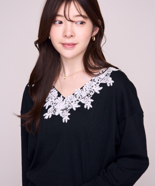 MISCH MASCH(ミッシュマッシュ)の「2026秋冬新作 フラワーレースネックニット(ニット/セーター・レディース・ベージュ/ピンク/ブラック・フリ-)」の7枚目の写真