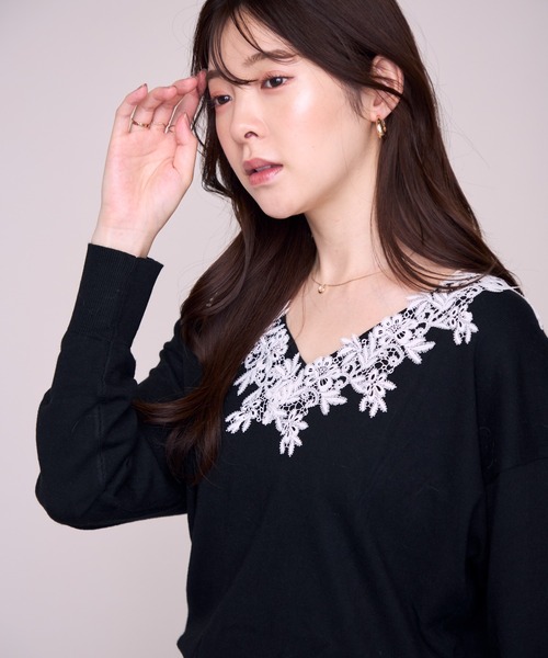 MISCH MASCH(ミッシュマッシュ)の「2026秋冬新作 フラワーレースネックニット(ニット/セーター・レディース・ベージュ/ピンク/ブラック・フリ-)」の8枚目の写真