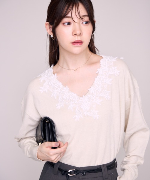 MISCH MASCH(ミッシュマッシュ)の「2026秋冬新作 フラワーレースネックニット(ニット/セーター・レディース・ベージュ/ピンク/ブラック・フリ-)」の20枚目の写真
