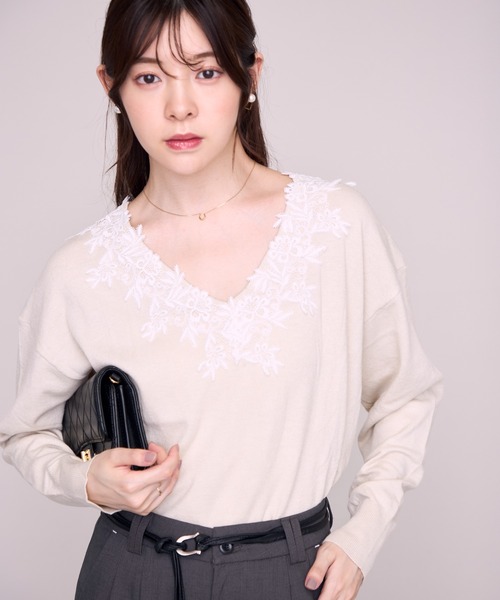 MISCH MASCH(ミッシュマッシュ)の「2026秋冬新作 フラワーレースネックニット(ニット/セーター・レディース・ベージュ/ピンク/ブラック・フリ-)」の19枚目の写真