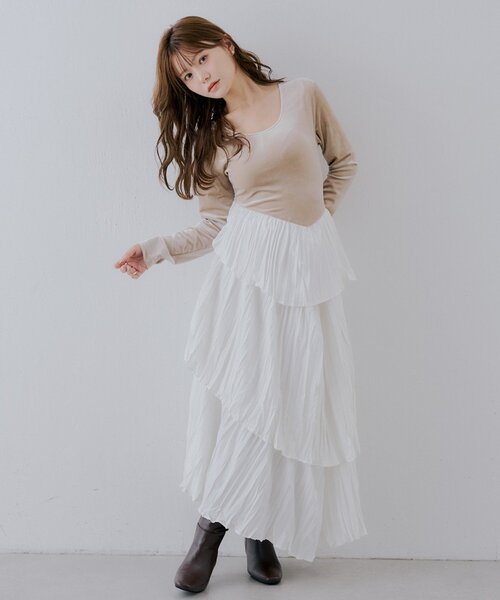 Chico（チコ）の「【SALON by Chico】ベロアドッキングラッフルアシメプリーツワンピース（ワンピース・レディース・ベージュ/ブラック/ブラウン系その他・FREE）」の3枚目の写真