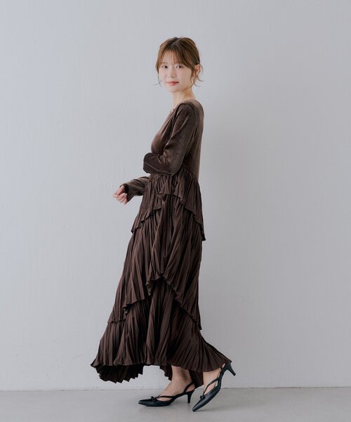 Chico（チコ）の「【SALON by Chico】ベロアドッキングラッフルアシメプリーツワンピース（ワンピース・レディース・ベージュ/ブラック/ブラウン系その他・FREE）」の21枚目の写真