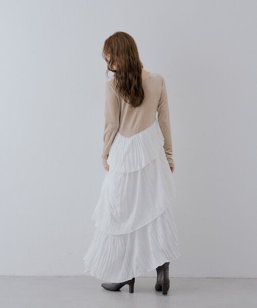 Chico（チコ）の「【SALON by Chico】ベロアドッキングラッフルアシメプリーツワンピース（ワンピース・レディース・ベージュ/ブラック/ブラウン系その他・FREE）」の5枚目の写真
