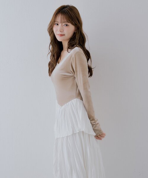 Chico（チコ）の「【SALON by Chico】ベロアドッキングラッフルアシメプリーツワンピース（ワンピース・レディース・ベージュ/ブラック/ブラウン系その他・FREE）」の7枚目の写真