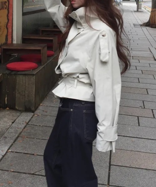 FAVORITO(ファヴォリート)の「スタンドカラーダブルブレストジャケット(トレンチコート・レディース・ベージュ/ブラック・F)」の3枚目の写真