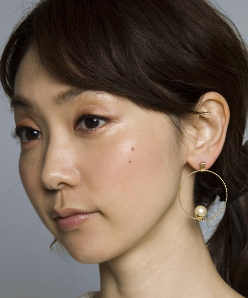 PLAIN CLOTHING(プレーンクロージング)の「フープパールピアス【PLAIN CLOTHING】(ピアス(両耳用)・レディース・ゴールド・FREE)」の6枚目の写真