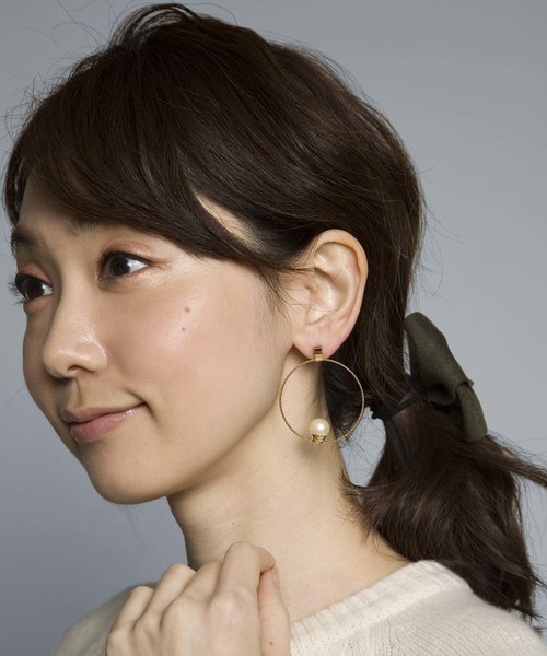 PLAIN CLOTHING(プレーンクロージング)の「フープパールピアス【PLAIN CLOTHING】(ピアス(両耳用)・レディース・ゴールド・FREE)」の7枚目の写真