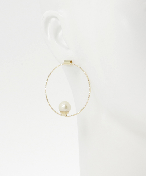 PLAIN CLOTHING(プレーンクロージング)の「フープパールピアス【PLAIN CLOTHING】(ピアス(両耳用)・レディース・ゴールド・FREE)」の4枚目の写真