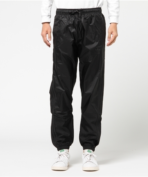 adidas（アディダス）の「オリジナルス トラックトップ パンツ ［BERLIN OPEN HEM TRACK PANTS］（その他パンツ・メンズ・ブラック・XX-LARGE/X-LARGE/SMALL/X-SMALL/XXX-LARGE/LARGE/MEDIUM）」の4枚目の写真