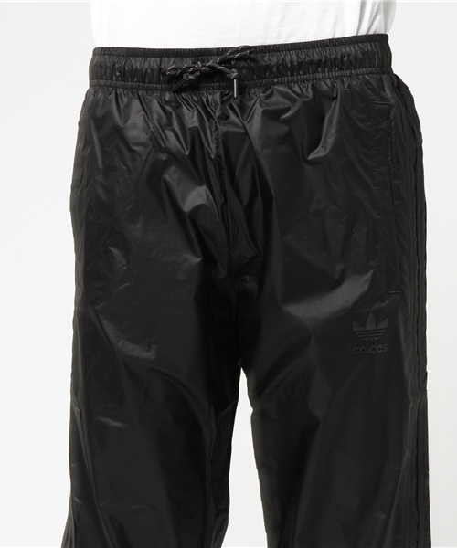 adidas（アディダス）の「オリジナルス トラックトップ パンツ ［BERLIN OPEN HEM TRACK PANTS］（その他パンツ・メンズ・ブラック・XX-LARGE/X-LARGE/SMALL/X-SMALL/XXX-LARGE/LARGE/MEDIUM）」の5枚目の写真