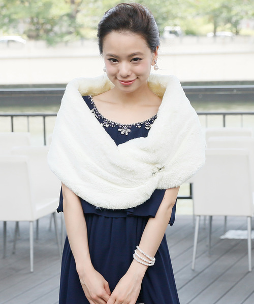 PourVous(プールヴー)の「ビジューホックファーショール 結婚式 フォーマル オケージョン 同窓会 (ストール/ショール・レディース・ブラック/ライトグレー/ベージュ/アイボリー・FREE)」の7枚目の写真