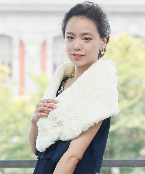 PourVous(プールヴー)の「ビジューホックファーショール 結婚式 フォーマル オケージョン 同窓会 (ストール/ショール・レディース・ブラック/ライトグレー/ベージュ/アイボリー・FREE)」の6枚目の写真