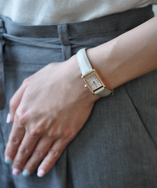 agete FIRST（アガットファースト）の「スクエアフェイス革