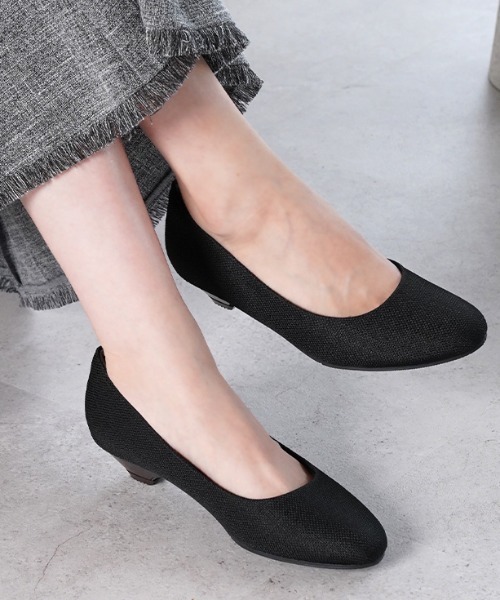 ALETTA(アレッタ)の「ALETTA-アレッタ- 究極のプレーンパンプス -ローヒール-(パンプス・レディース・ブラック/ブラック系その他/ライトグレー/アッシュグレー/ベージュ/ベージュ系その他/ネイビー/ダークブラック/グレイッシュベージュ/ブルー系その他/ピンクベージュ/ライトピンク/マスタード/レッド/カーキ/アイボリー/グレー系その他/杢グレー/サーモンピンク/ライトベージュ/シルバー/ローズ/モカ/グレー/インディゴブルー/バーガンディー/ダークグリーン/ブラウン/ミックスグレー/ダークネイビー/ライトブラウン/シルバー系その他/その他/エメラルド/スモークピンク/ダークブラウン/ブラウン系その他/グレー系その他2/ブラック系/ナチュラル/トップグレー/ライトグレー系・21.5cm/22.0cm/22.5cm/23.0cm/23.5cm/24.0cm/24.5cm/25.0cm/25.5cm/26.0cm)」の6枚目の写真