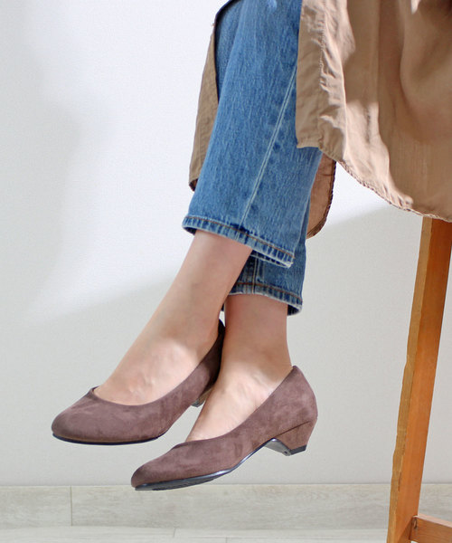 ALETTA（アレッタ）の「ALETTA-ｱﾚｯﾀ- 究極のプレーンパンプス -ローヒール-（パンプス・レディース・ブラック/ブラック系その他/ライトグレー/アッシュグレー/ベージュ/ベージュ系その他/ネイビー/ダークブラック/グレイッシュベージュ/ブルー系その他/ピンクベージュ/ライトピンク/マスタード/レッド/カーキ/アイボリー/グレー系その他/杢グレー/サーモンピンク/ライトベージュ/シルバー/ローズ/モカ/グレー/インディゴブルー/バーガンディー/ダークグリーン/ブラウン/ミックスグレー/ダークネイビー/ライトブラウン/シルバー系その他/その他/エメラルド/スモークピンク/ダークブラウン/ブラウン系その他/グレー系その他2/ブラック系/ナチュラル/トップグレー・21.5cm/22.0cm/22.5cm/23.0cm/23.5cm/24.0cm/24.5cm/25.0cm/25.5cm/26.0cm）」の15枚目の写真