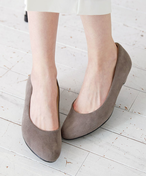 ALETTA（アレッタ）の「ALETTA-ｱﾚｯﾀ- 究極のプレーンパンプス -ローヒール-（パンプス・レディース・ブラック/ブラック系その他/ライトグレー/アッシュグレー/ベージュ/ベージュ系その他/ネイビー/ダークブラック/グレイッシュベージュ/ブルー系その他/ピンクベージュ/ライトピンク/マスタード/レッド/カーキ/アイボリー/グレー系その他/杢グレー/サーモンピンク/ライトベージュ/シルバー/ローズ/モカ/グレー/インディゴブルー/バーガンディー/ダークグリーン/ブラウン/ミックスグレー/ダークネイビー/ライトブラウン/シルバー系その他/その他/エメラルド/スモークピンク/ダークブラウン/ブラウン系その他/グレー系その他2/ブラック系/ナチュラル/トップグレー・21.5cm/22.0cm/22.5cm/23.0cm/23.5cm/24.0cm/24.5cm/25.0cm/25.5cm/26.0cm）」の8枚目の写真