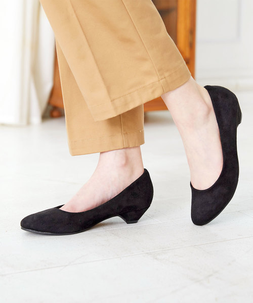 ALETTA（アレッタ）の「ALETTA-ｱﾚｯﾀ- 究極のプレーンパンプス -ローヒール-（パンプス・レディース・ブラック/ブラック系その他/ライトグレー/アッシュグレー/ベージュ/ベージュ系その他/ネイビー/ダークブラック/グレイッシュベージュ/ブルー系その他/ピンクベージュ/ライトピンク/マスタード/レッド/カーキ/アイボリー/グレー系その他/杢グレー/サーモンピンク/ライトベージュ/シルバー/ローズ/モカ/グレー/インディゴブルー/バーガンディー/ダークグリーン/ブラウン/ミックスグレー/ダークネイビー/ライトブラウン/シルバー系その他/その他/エメラルド/スモークピンク/ダークブラウン/ブラウン系その他/グレー系その他2/ブラック系/ナチュラル/トップグレー・21.5cm/22.0cm/22.5cm/23.0cm/23.5cm/24.0cm/24.5cm/25.0cm/25.5cm/26.0cm）」の5枚目の写真