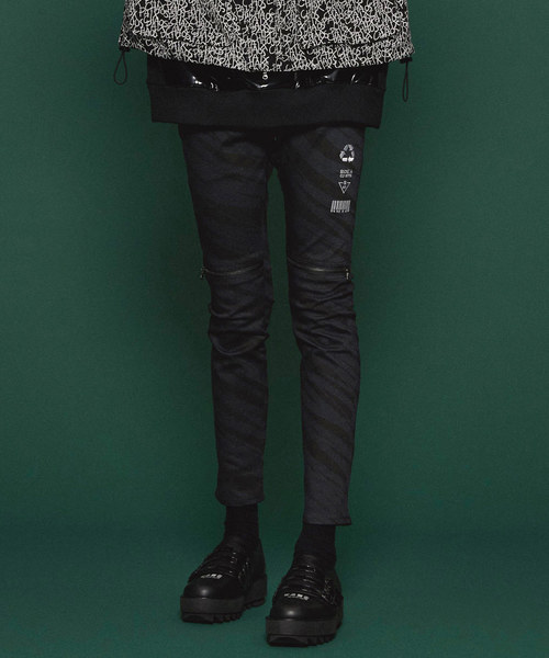 SHAREEF(シャリーフ)の「LINE PATTERN ZIP-SLIT SKINNY(その他パンツ・メンズ・ブラック/ネイビー・2/3/1)」の1枚目の写真