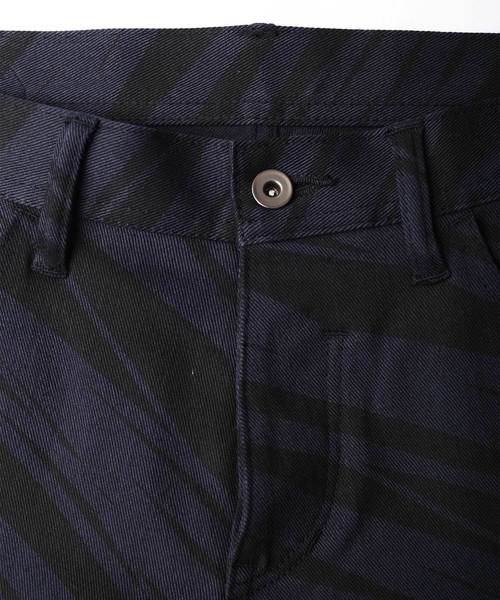 SHAREEF(シャリーフ)の「LINE PATTERN ZIP-SLIT SKINNY(その他パンツ・メンズ・ブラック/ネイビー・2/3/1)」の14枚目の写真