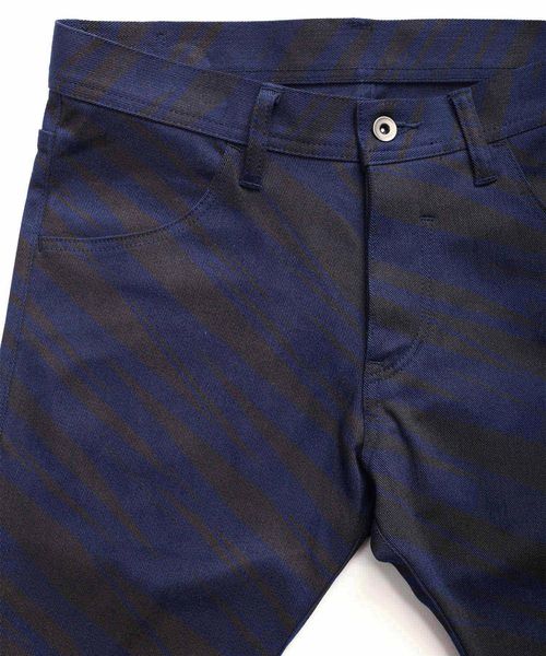 SHAREEF(シャリーフ)の「LINE PATTERN ZIP-SLIT SKINNY(その他パンツ・メンズ・ブラック/ネイビー・2/3/1)」の12枚目の写真