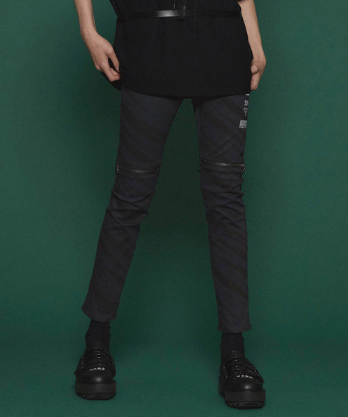 SHAREEF(シャリーフ)の「LINE PATTERN ZIP-SLIT SKINNY(その他パンツ・メンズ・ブラック/ネイビー・2/3/1)」の7枚目の写真