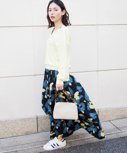 PICCIN（ピッチン）の「リゾートフラワーロングフレアスカート（スカート・レディース・ブラック/オフホワイト・MEDIUM/LARGE）」の4枚目の写真