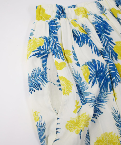 PICCIN（ピッチン）の「リゾートフラワーロングフレアスカート（スカート・レディース・ブラック/オフホワイト・MEDIUM/LARGE）」の10枚目の写真