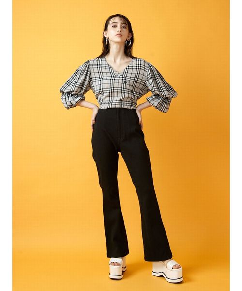 EMODA(エモダ)の「ハイウエストマークフィットフレアパンツ(その他パンツ・レディース・グレー/ブラック/ブラウン・SMALL/MEDIUM)」の4枚目の写真
