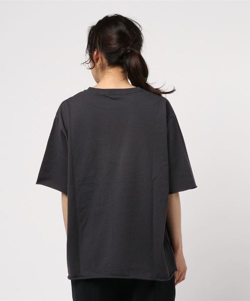 LOWRYS FARM(ローリーズファーム)の「CITYロゴTEE 839983(Tシャツ/カットソー・レディース・ホワイト系その他/ホワイト系その他2/チャコールグレー・FREE)」の5枚目の写真