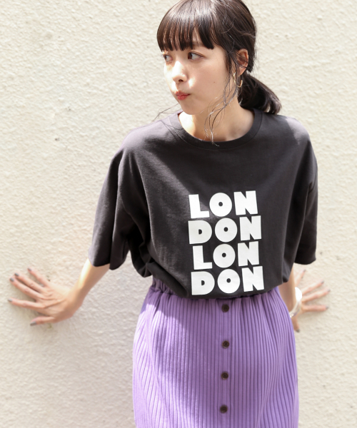 LOWRYS FARM(ローリーズファーム)の「CITYロゴTEE 839983(Tシャツ/カットソー・レディース・ホワイト系その他/ホワイト系その他2/チャコールグレー・FREE)」の3枚目の写真