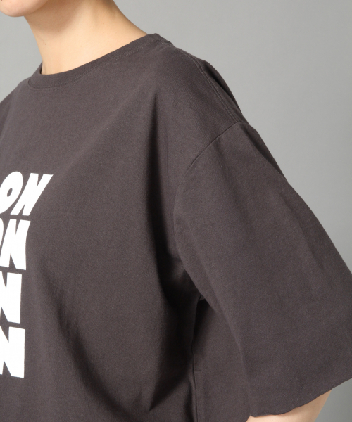 LOWRYS FARM(ローリーズファーム)の「CITYロゴTEE 839983(Tシャツ/カットソー・レディース・ホワイト系その他/ホワイト系その他2/チャコールグレー・FREE)」の7枚目の写真