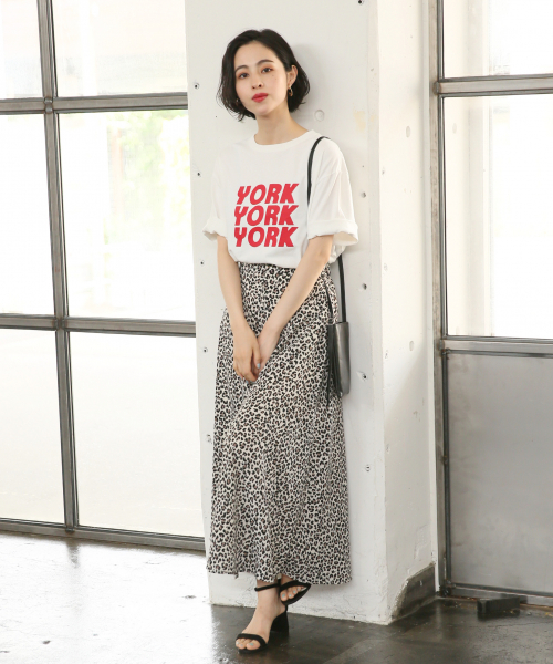 LOWRYS FARM(ローリーズファーム)の「CITYロゴTEE 839983(Tシャツ/カットソー・レディース・ホワイト系その他/ホワイト系その他2/チャコールグレー・FREE)」の13枚目の写真