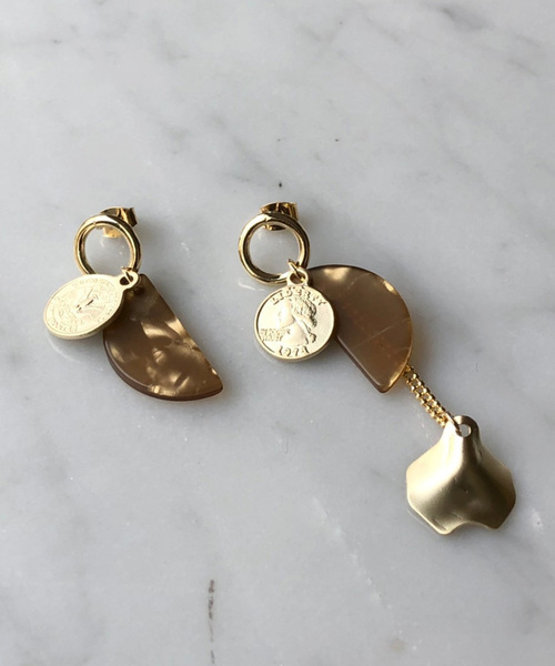 dictionary（ディクショナリー）の「【dictionary / ディクショナリー】 デザイン アンティーク ピアス（ピアス（両耳用）・レディース・ブラック/ライトホワイト/ベージュ/ネイビー/ブラウン/イエロー/オレンジ/グリーン/ライトグリーン/ライトブラウン/クリアブラック/クリアブルー/ワインレッド/クリアイエロー/ブラック系その他/ライトピンク/ダークネイビー・FREE）」の8枚目の写真