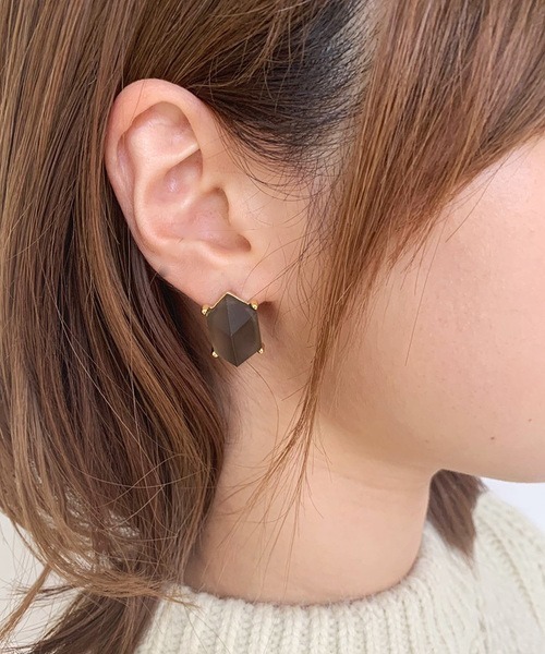 dictionary（ディクショナリー）の「【dictionary / ディクショナリー】 デザイン アンティーク ピアス（ピアス（両耳用）・レディース・ブラック/ライトホワイト/ベージュ/ネイビー/ブラウン/イエロー/オレンジ/グリーン/ライトグリーン/ライトブラウン/クリアブラック/クリアブルー/ワインレッド/クリアイエロー/ブラック系その他/ライトピンク/ダークネイビー・FREE）」の4枚目の写真