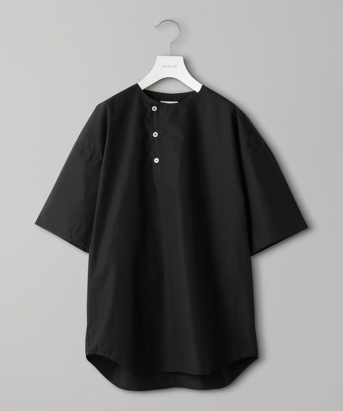 EN ROUTE（アンルート）の「＜EN ROUTE（アンルート）＞コットンエステル タイプライター ノーカラー プルオーバー（シャツ/ブラウス・メンズ・ホワイト/ブラック・3/1/2）」の2枚目の写真