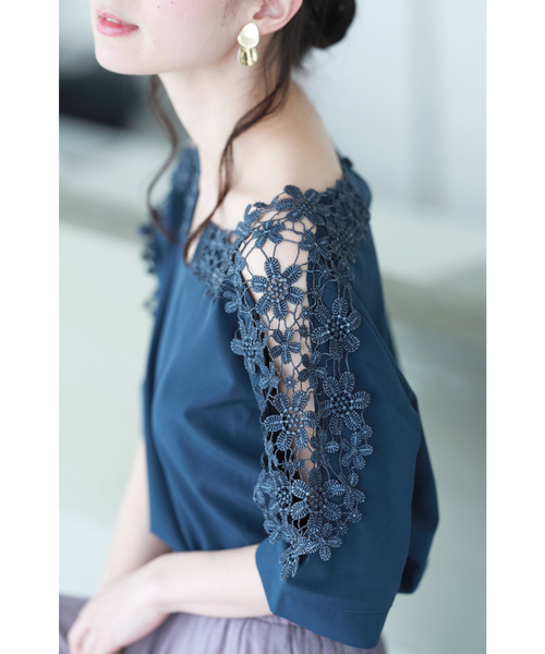 cawaii（カワイイ）の「美しいフラワーカットアウトブラウス（Tシャツ/カットソー・レディース・ホワイト/ブラック/ネイビー・M）」の3枚目の写真