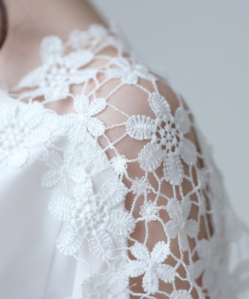 cawaii（カワイイ）の「美しいフラワーカットアウトブラウス（Tシャツ/カットソー・レディース・ホワイト/ブラック/ネイビー・M）」の7枚目の写真