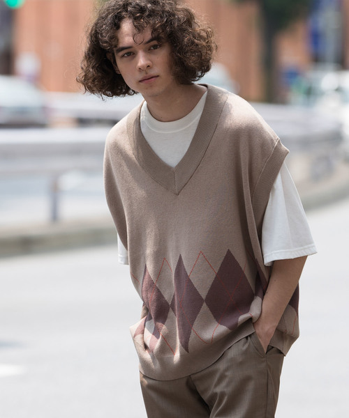 JUNRED（ジュンレッド）の「アーガイルVネックベスト（ベスト・メンズ・ブラック/ダークブラウン・FREE）」の3枚目の写真