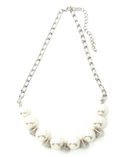 mystic（ミスティック）の「パール×スタッズネックレス（ネックレス・レディース・ゴールド/シルバー・ﾌﾘ-）」の2枚目の写真