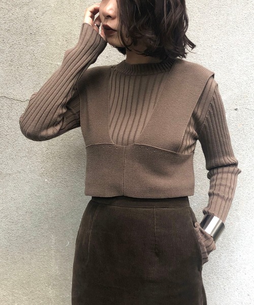 &g'aime（アンジェム）の「【&g'aime】ビスチェレイヤードトップス（ニット/セーター・レディース・ブラック/ベージュ/モカ・FREE）」の2枚目の写真