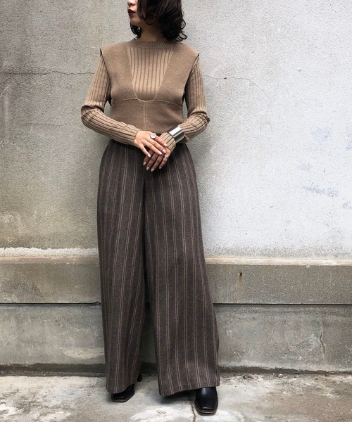 &g'aime（アンジェム）の「【&g'aime】ビスチェレイヤードトップス（ニット/セーター・レディース・ブラック/ベージュ/モカ・FREE）」の15枚目の写真