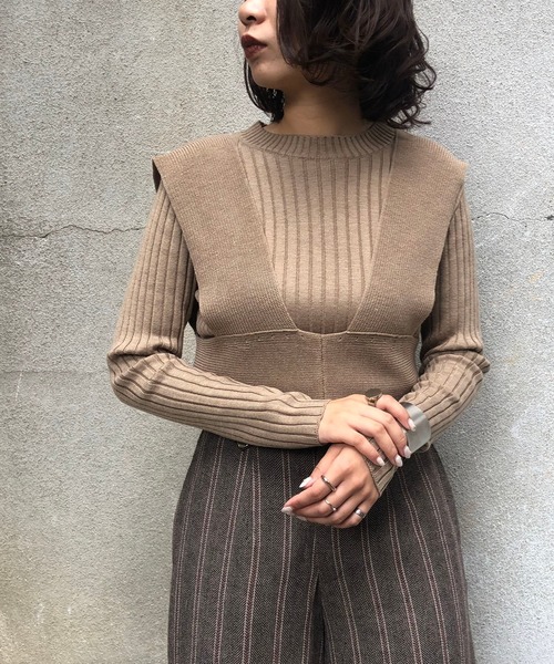 &g'aime（アンジェム）の「【&g'aime】ビスチェレイヤードトップス（ニット/セーター・レディース・ブラック/ベージュ/モカ・FREE）」の16枚目の写真