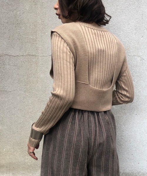 &g'aime（アンジェム）の「【&g'aime】ビスチェレイヤードトップス（ニット/セーター・レディース・ブラック/ベージュ/モカ・FREE）」の18枚目の写真