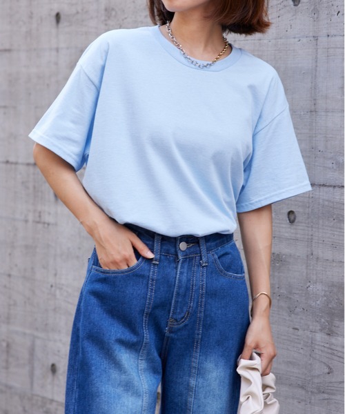 GILDAN(ギルダン)の「雑誌『MORE』にて佐藤栞里さん着用!【GILDAN】6.0 oz USA規格 ウルトラコットン ビッグシルエットTシャツ 半袖無地T GL2000 MURS(Tシャツ/カットソー・メンズ・ホワイト/ベージュ/グレー/ブラック/ネイビー/パープル/ライトパープル/ミント/イエロー/アッシュ/セージグリーン/ライトイエロー/ライトブルー/オリーブ/ライトピンク/ダークブラウン/ライトグリーン/グリーン/レッド/ピンク/ナチュラル/ゴールド/オレンジ/ダークベージュ/インディゴブルー/ロイヤルブルー・S/M/L/XL)」の1枚目の写真