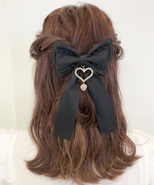 ROJITA（ロジータ）の「ハートチャームリボンバレッタ（バレッタ/ヘアクリップ・レディース・ブラック/パープル/ピンク・FREE）」の2枚目の写真