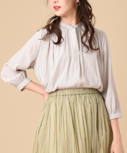 INTERPLANET（インタープラネット）の「パウダーサテン７分袖ギャザーブラウス（シャツ/ブラウス・レディース・モカ/ブラック/グリーン/グレイッシュベージュ・FREE）」の3枚目の写真