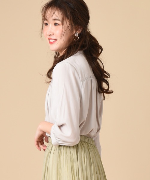 INTERPLANET（インタープラネット）の「パウダーサテン７分袖ギャザーブラウス（シャツ/ブラウス・レディース・モカ/ブラック/グリーン/グレイッシュベージュ・FREE）」の7枚目の写真