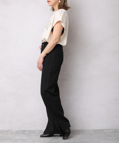 ap retro（アプレトロ）の「【apretro】スリットデニムパンツ〈セミフレア/ベルボトム〉（デニムパンツ・レディース・ブルー/サックスブルー/アイボリー/ブラック/インディゴブルー・MEDIUM/LARGE/SMALL）」の11枚目の写真