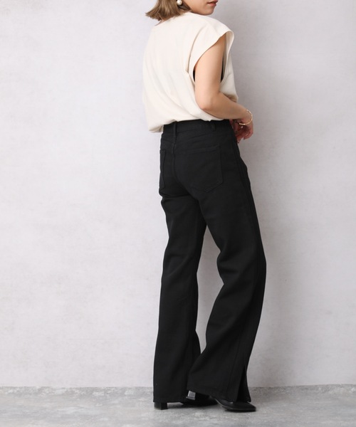 ap retro（アプレトロ）の「【apretro】スリットデニムパンツ〈セミフレア/ベルボトム〉（デニムパンツ・レディース・ブルー/サックスブルー/アイボリー/ブラック/インディゴブルー・MEDIUM/LARGE/SMALL）」の13枚目の写真